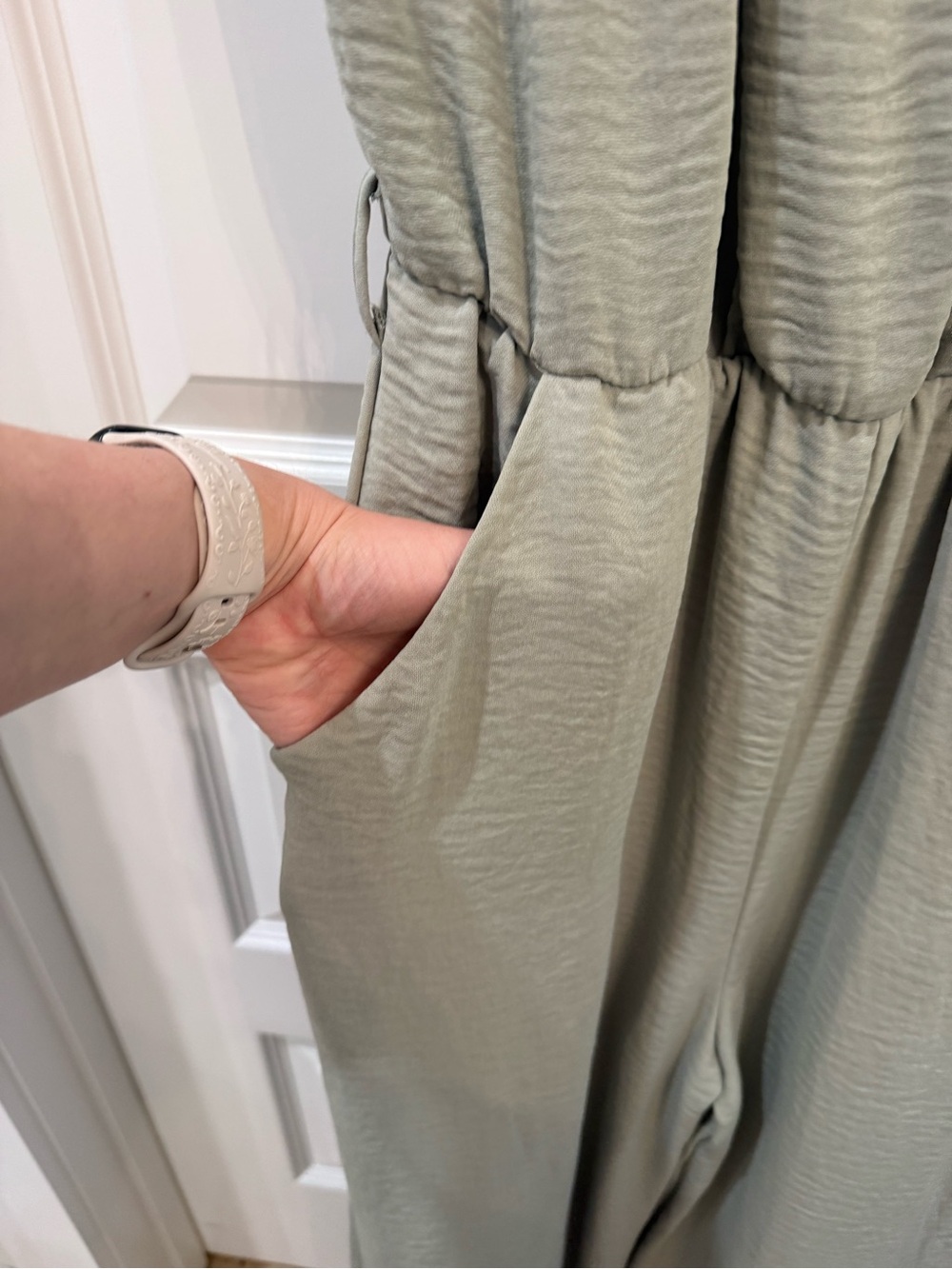 SHE + SKY Ava Jumpsuit NWT Light Olive Green Wide Leg Size L - Picture 6 of 9